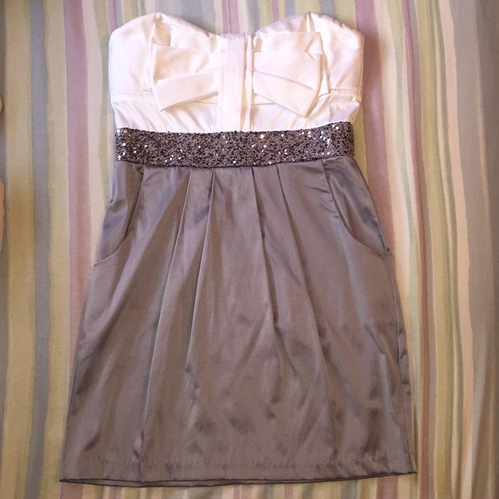 Strapless bow dress 👗